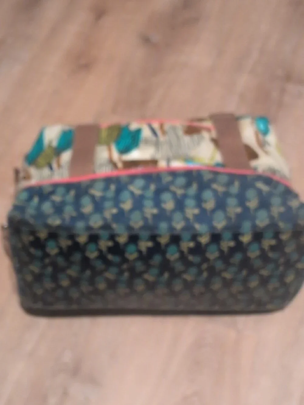 Fossil Stylish Floral Weekender Bag - Brown, Teal & Cream